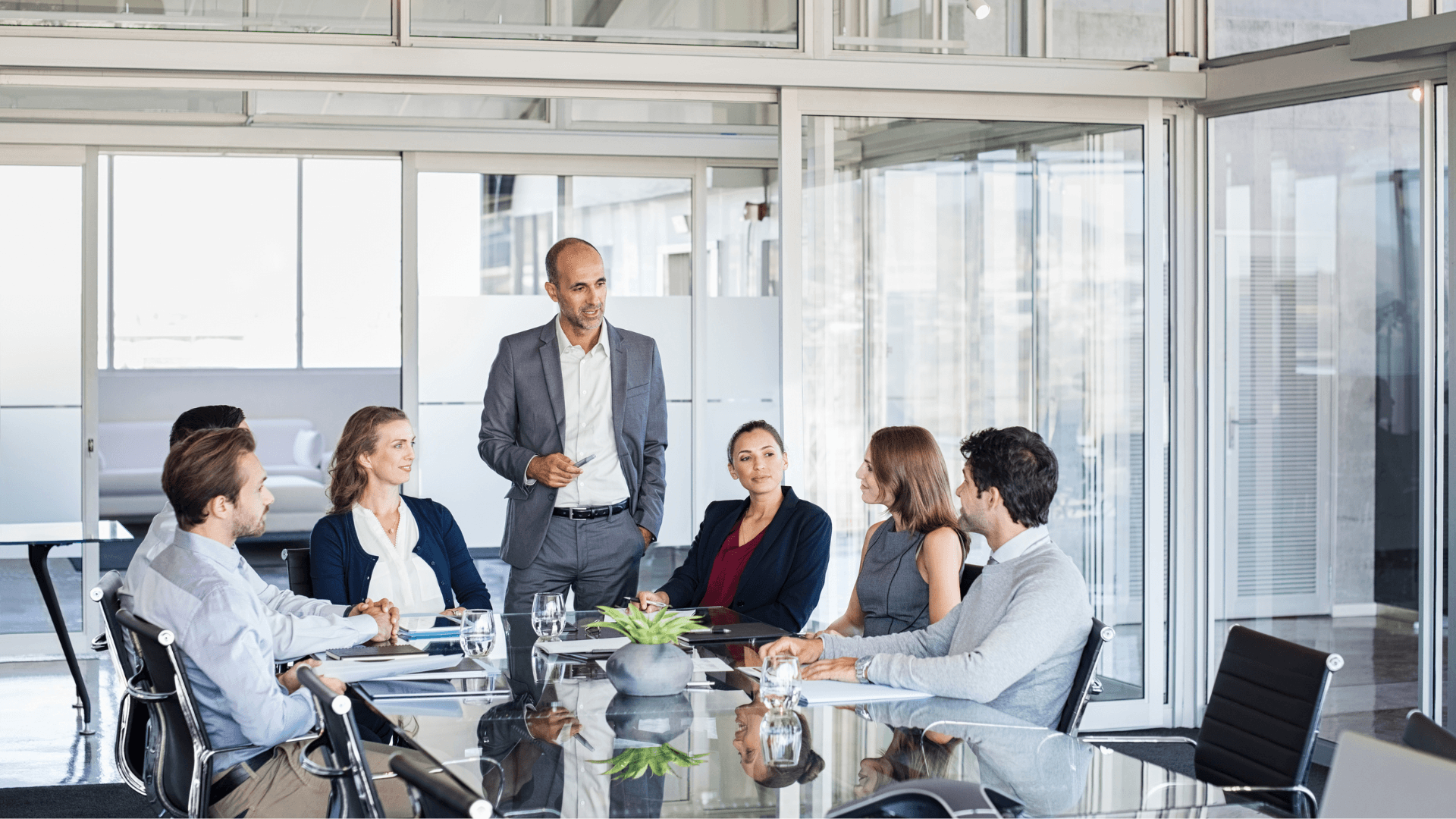 Estrategias de seguridad para reuniones corporativas masivas