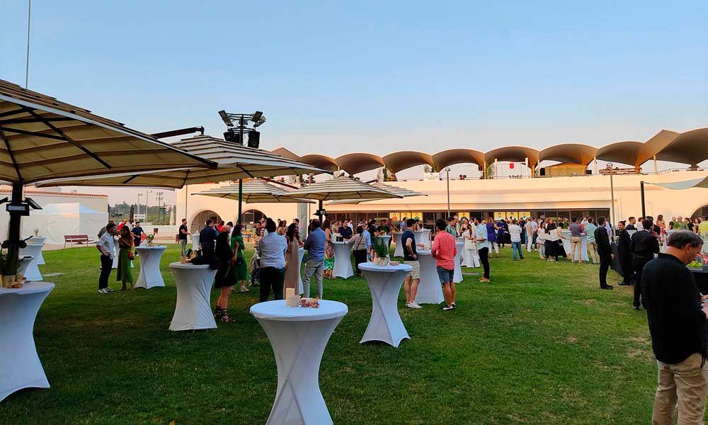 Cómo adaptar un evento corporativo al aire libre con éxito