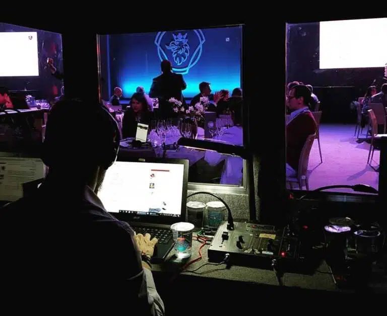 Cómo ofrecer traducción simultánea en eventos corporativos