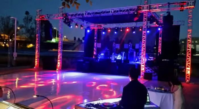 El papel de la iluminación arquitectónica en eventos al aire libre
