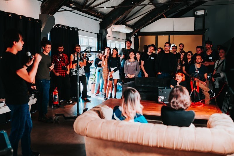 Estrategias de marketing omnicanal para promocionar eventos corporativos