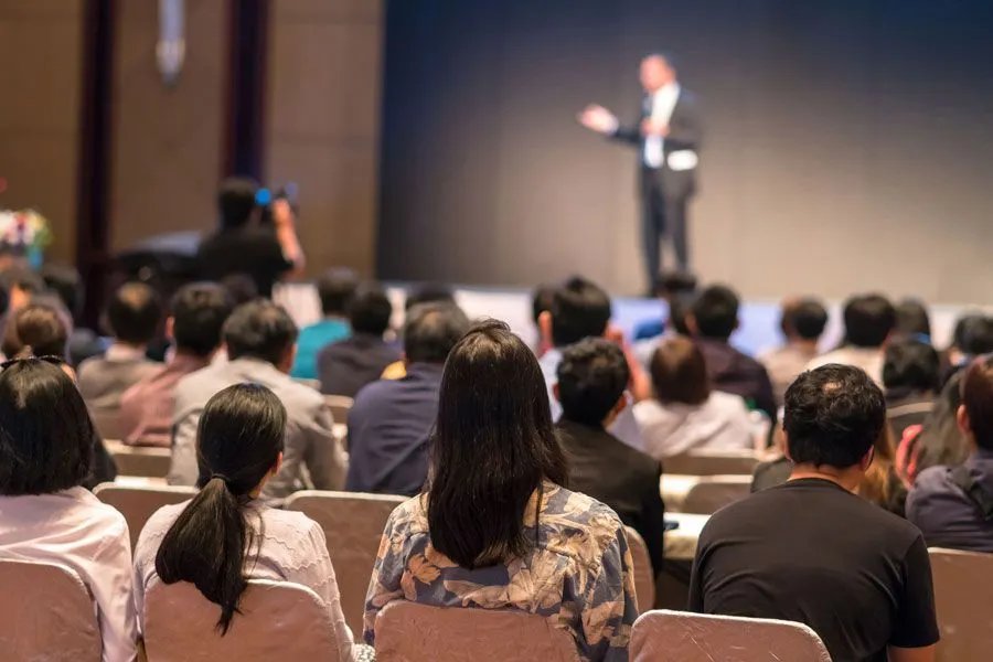Ideas para involucrar a la comunidad local en grandes convenciones