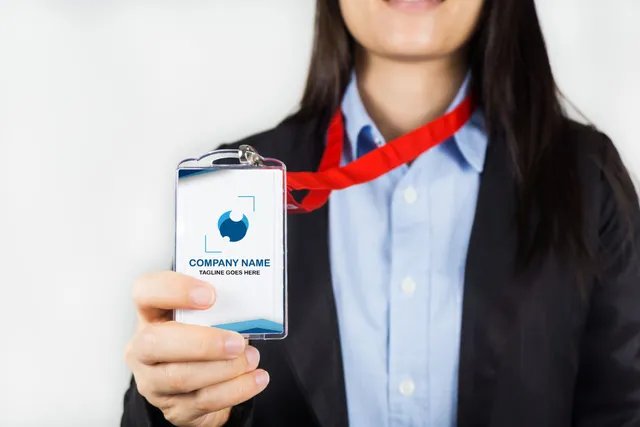 Cómo diseñar tarjetas de identificación creativas y funcionales para eventos corporativos