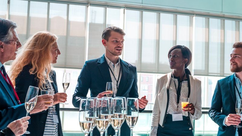 Cómo destacar las novedades de tu compañía en eventos corporativos