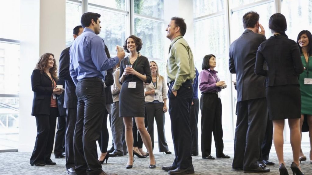 Ideas para incluir microeventos de networking en eventos corporativos largos
