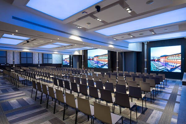 Técnicas para mantener la atención del público en eventos corporativos largos