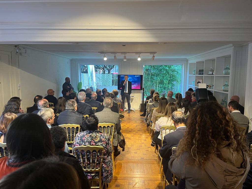 Cómo crear un cronograma de eventos corporativos segmentado por industria