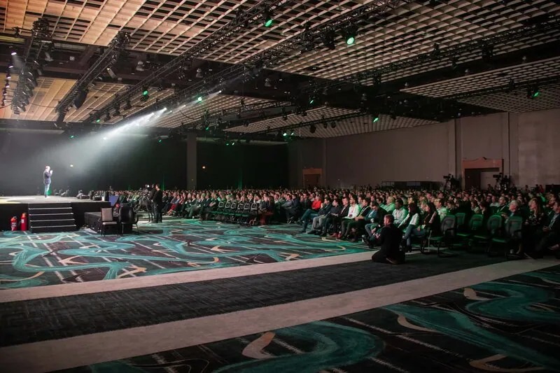 Tips for Planning Corporate Closing Events in California