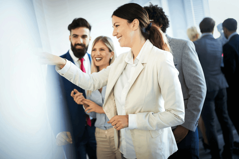 Cómo crear itinerarios diferenciados según perfiles profesionales en eventos corporativos
