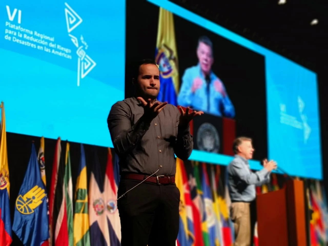 Cómo ofrecer traducción de lenguaje de señas en eventos corporativos inclusivos