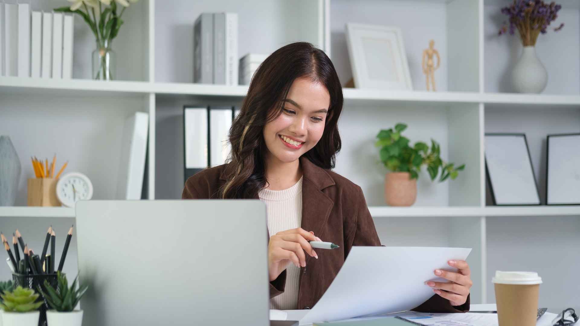 Administrative Assistant Day Ideas to Show Appreciation | eBombo