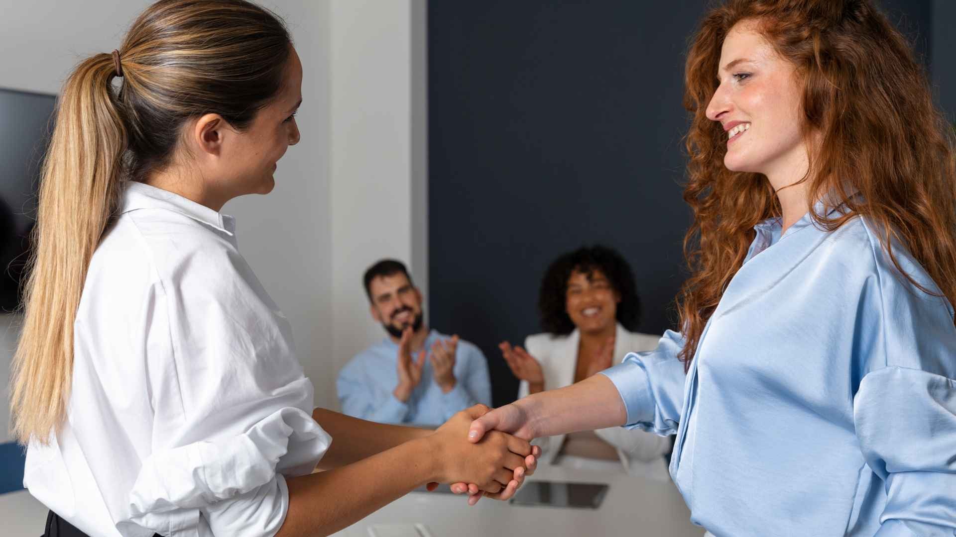 Inducción de personal: qué es, cómo implementarla y por qué es clave en la experiencia del colaborador