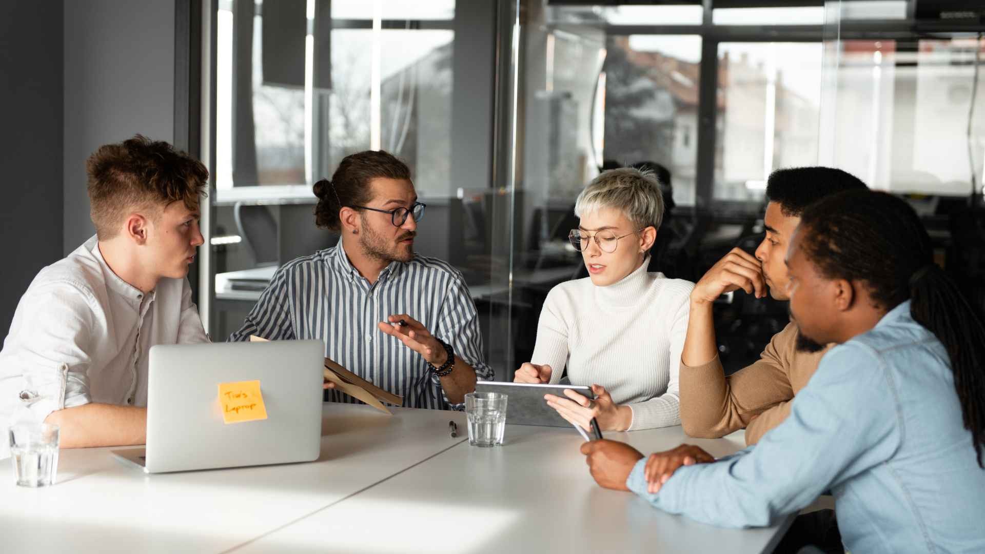 Kick off empresarial: cómo lanzarlo con impacto | eBombo